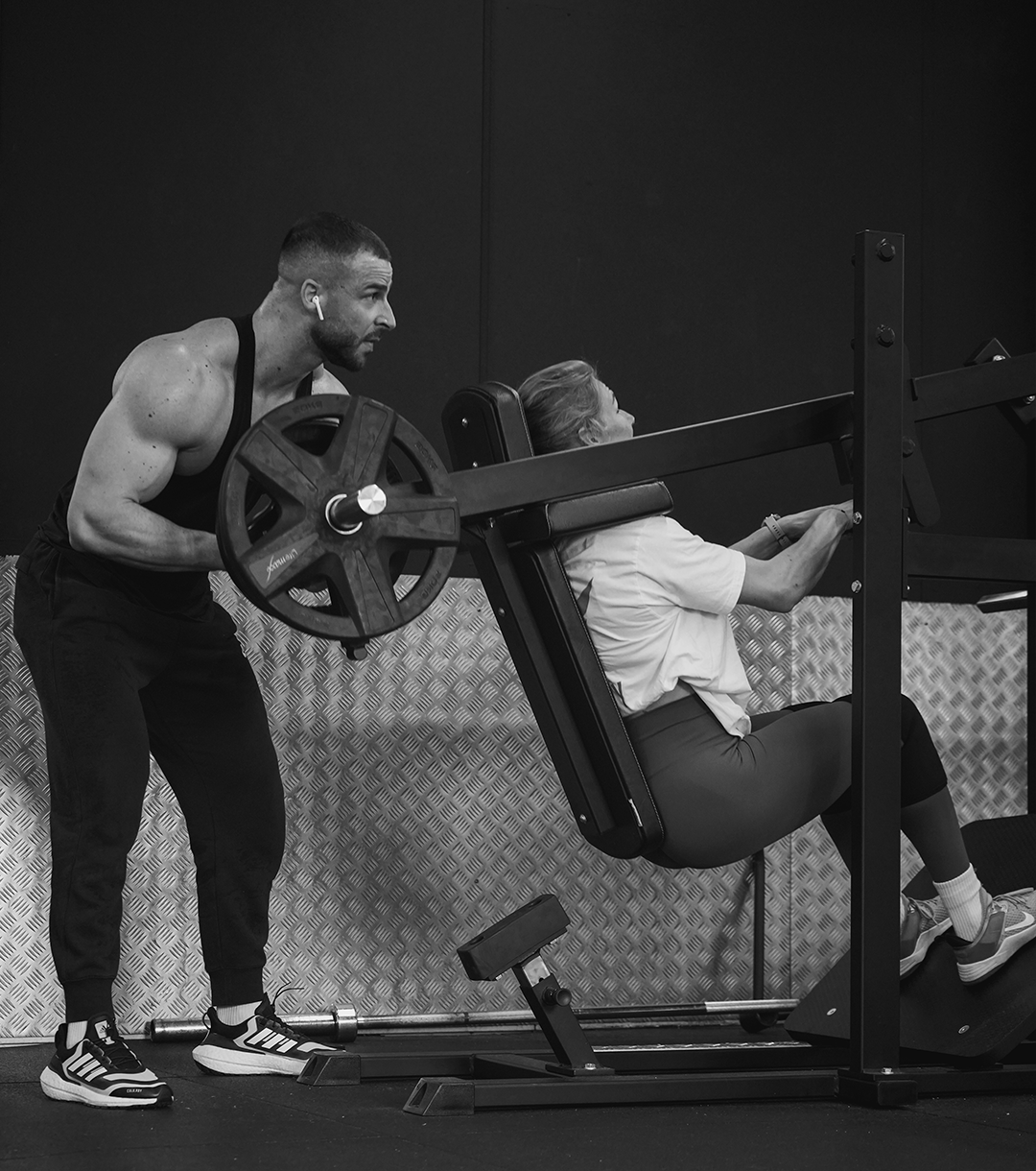 1080x1220 pendulum squat